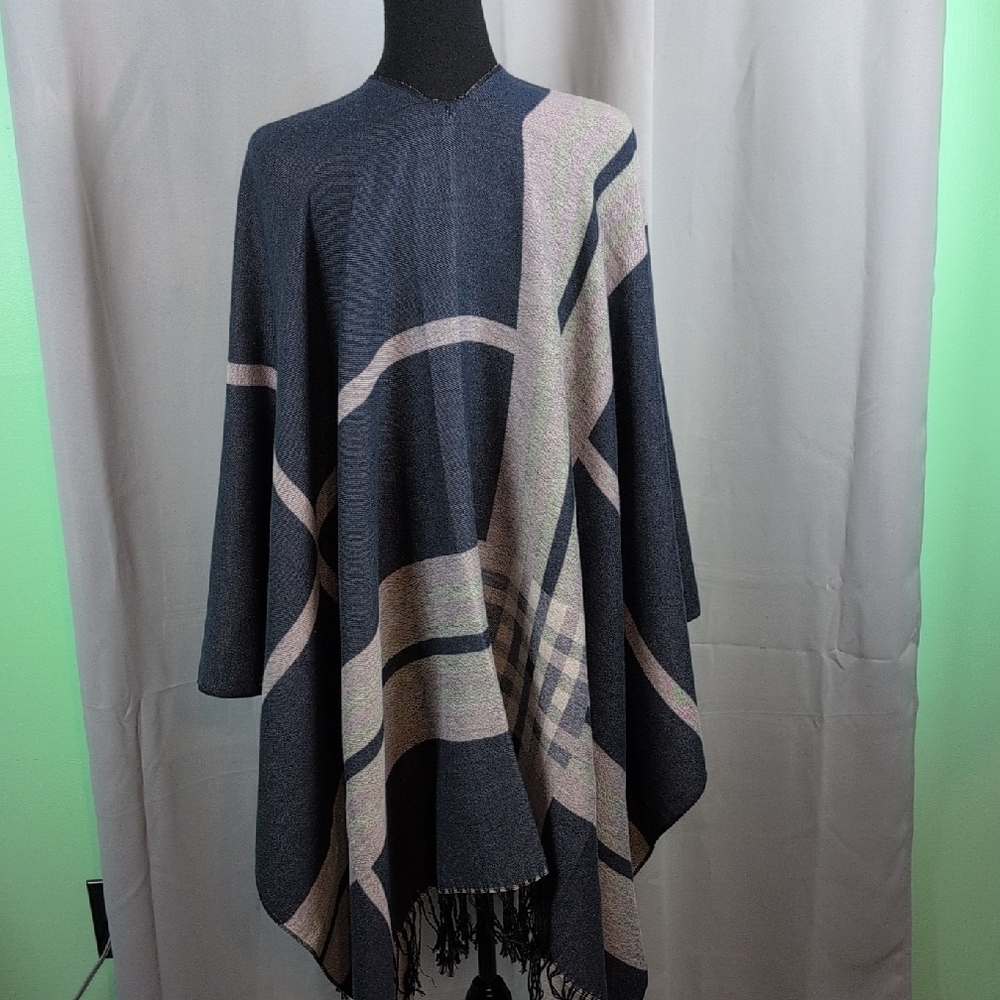 Arianne Blue and Pink Geometric Wrap Blanket‎ One Size - Picture 3 of 6